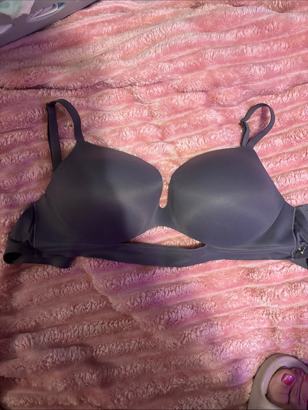 Beautiful bra, 38C, gray color, in like new condition